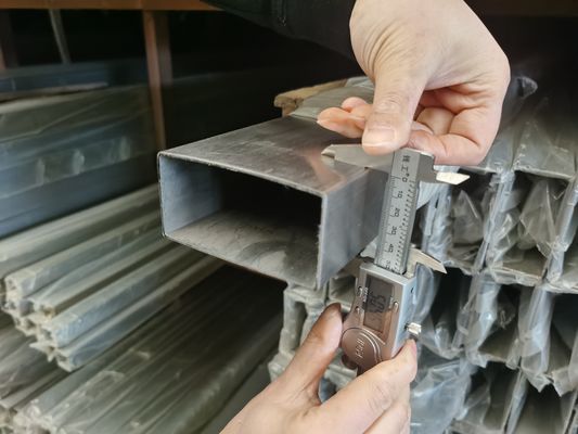 ASTM A479 cepilló el tubo cuadrado de acero inoxidable pulió 0.6m m brillantes
