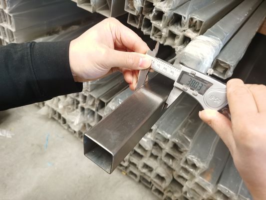 ASTM A479 cepilló el tubo cuadrado de acero inoxidable pulió 0.6m m brillantes