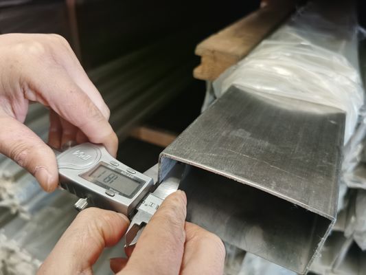 ASTM A479 cepilló el tubo cuadrado de acero inoxidable pulió 0.6m m brillantes